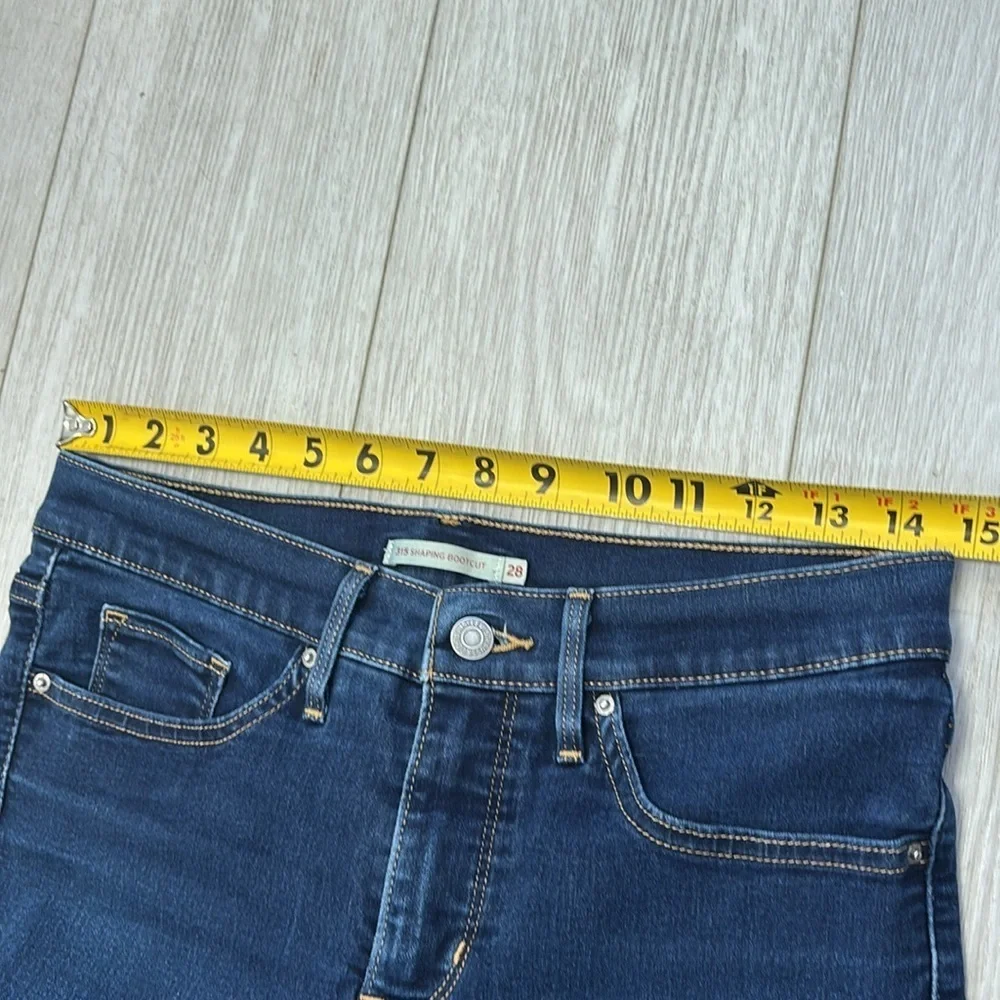 Levi’s 315 Shaping Bootcut in Dark Wash size 28